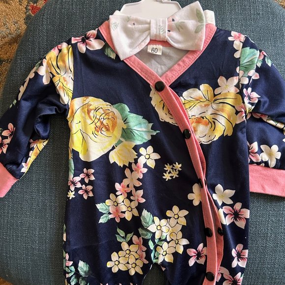 Floral one-piece outfits - Picture 4 of 4